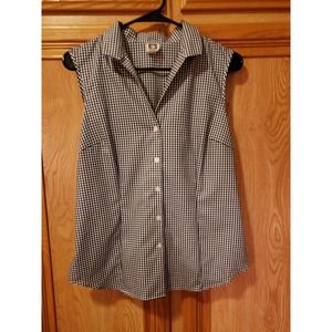 Anne Klein size medium sleeveless black & white button up top